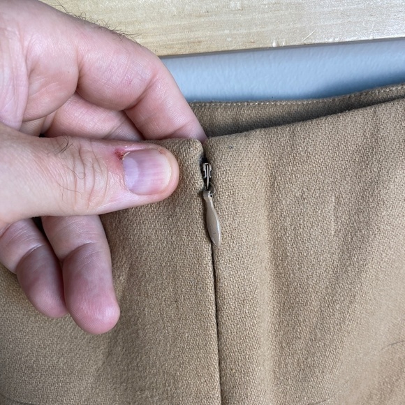 Banana Republic Women's Tan Wool Blend Mini Skirt Size 8‎ - Picture 3 of 12